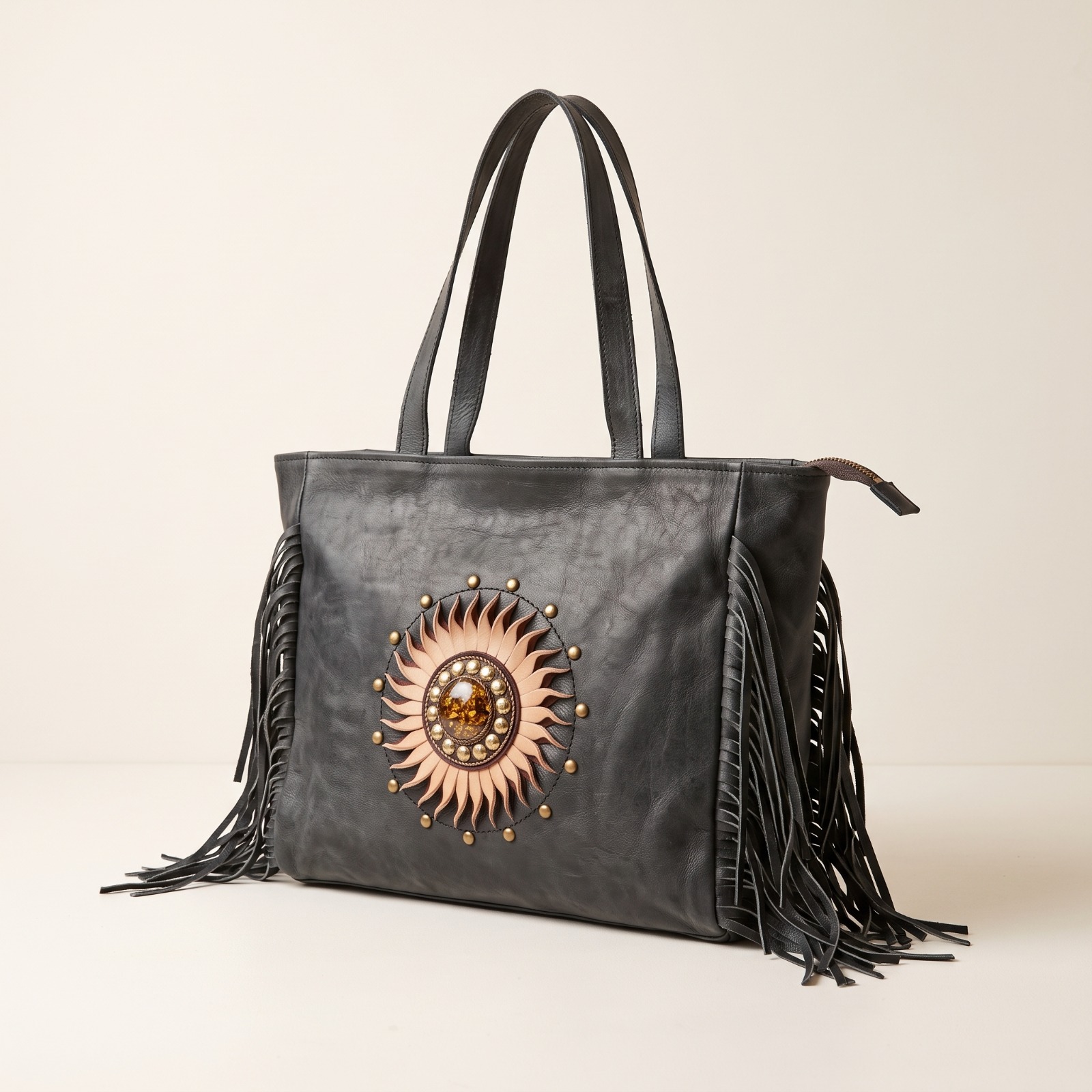 Grand Sac Cabas en Cuir Noir – Motif Soleil & Franges