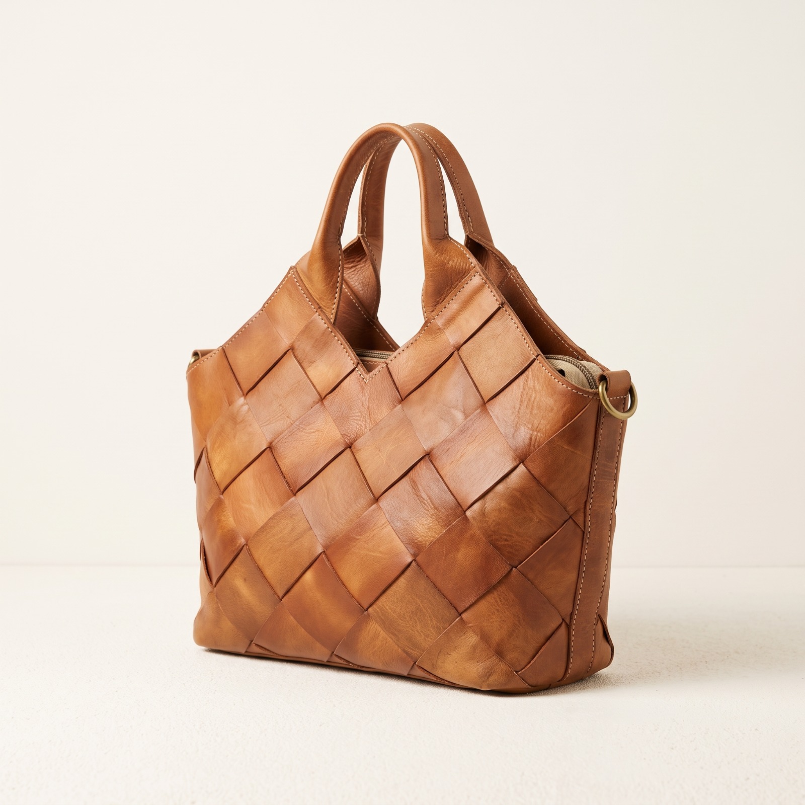 Sac à Main Artisanal en Cuir Tressé Marron Chameau